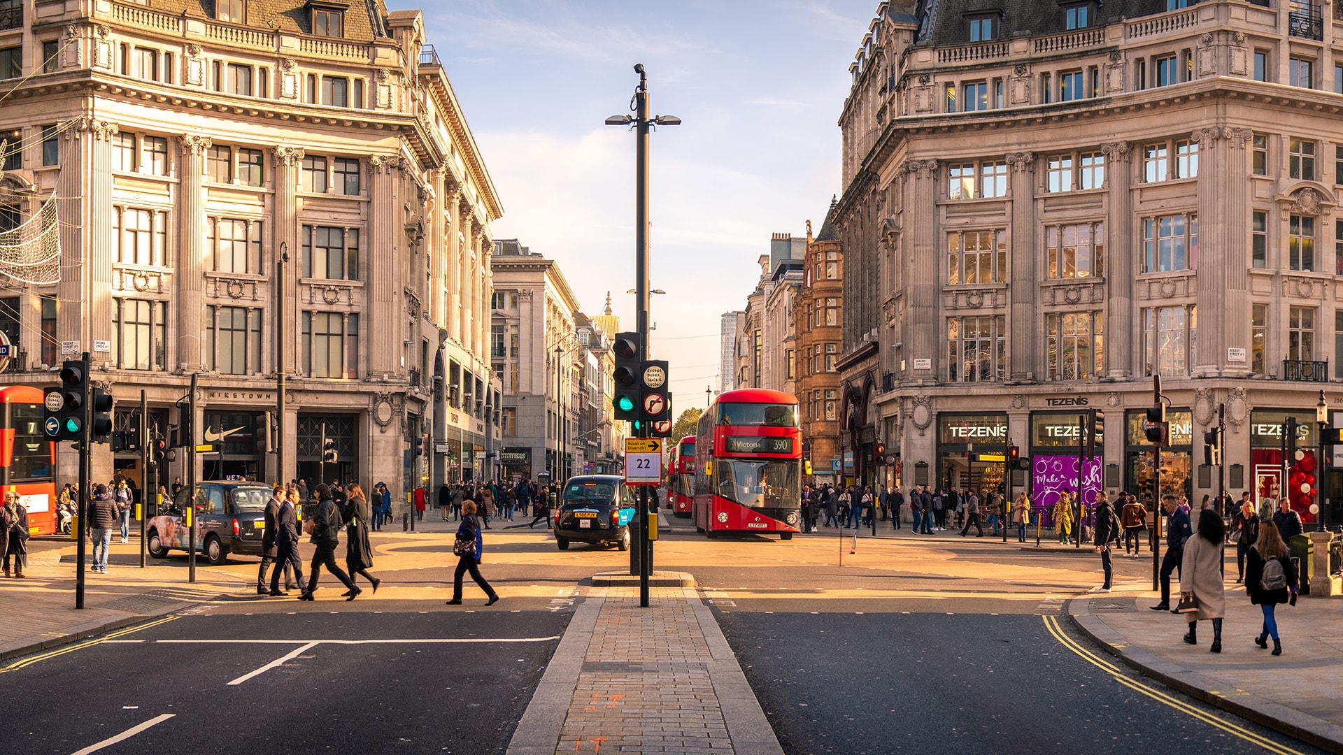 Art-Deco: Từ di sản kiến trúc đến bản sắc của Essensia Broadway